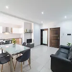 Tonis City Apartments